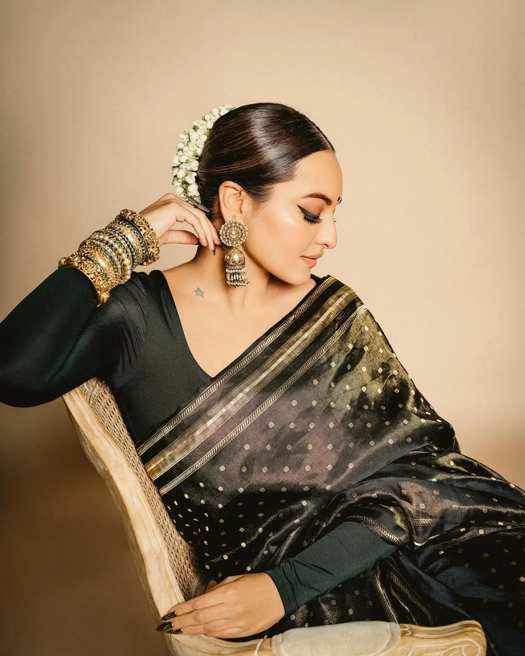 Sonakshi Sinha Charming In Black Saree Blouse